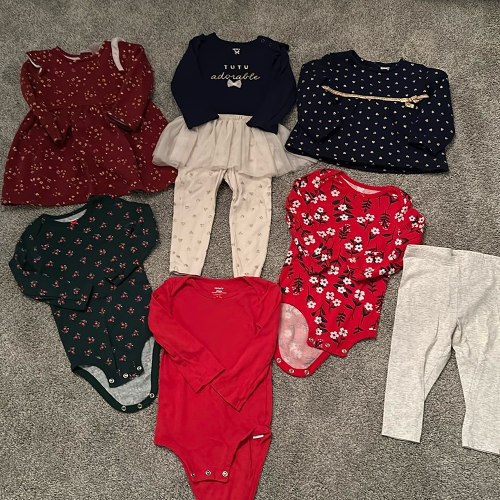 Lot of Carters girls clothes // 24 months